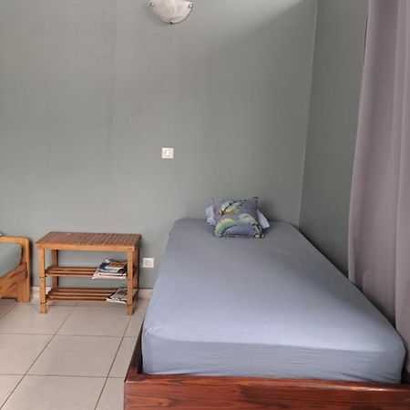 A Pousada Laure Hebergement Loue Lits En Dortoir Faaa Exterior foto