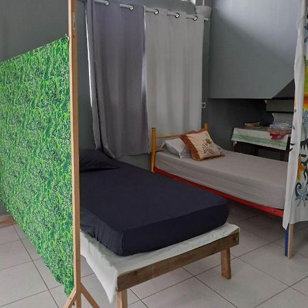 A Pousada Laure Hebergement Loue Lits En Dortoir Faaa Exterior foto