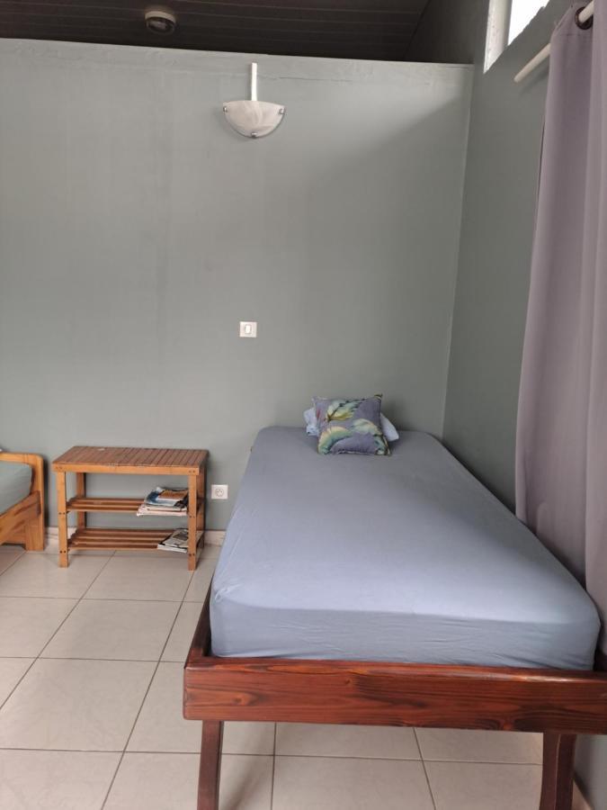 A Pousada Laure Hebergement Loue Lits En Dortoir Faaa Exterior foto