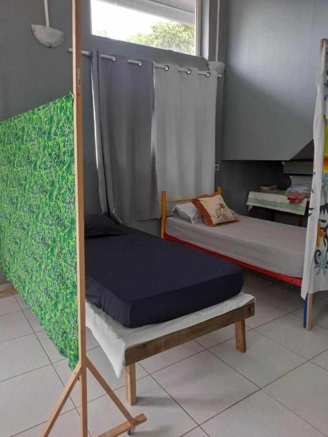 A Pousada Laure Hebergement Loue Lits En Dortoir Faaa Exterior foto